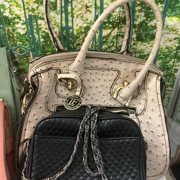 Bebe Tan Guess Green and London Fog Shoulder Bag H Black camera bag Collection - Picture 3 of 4